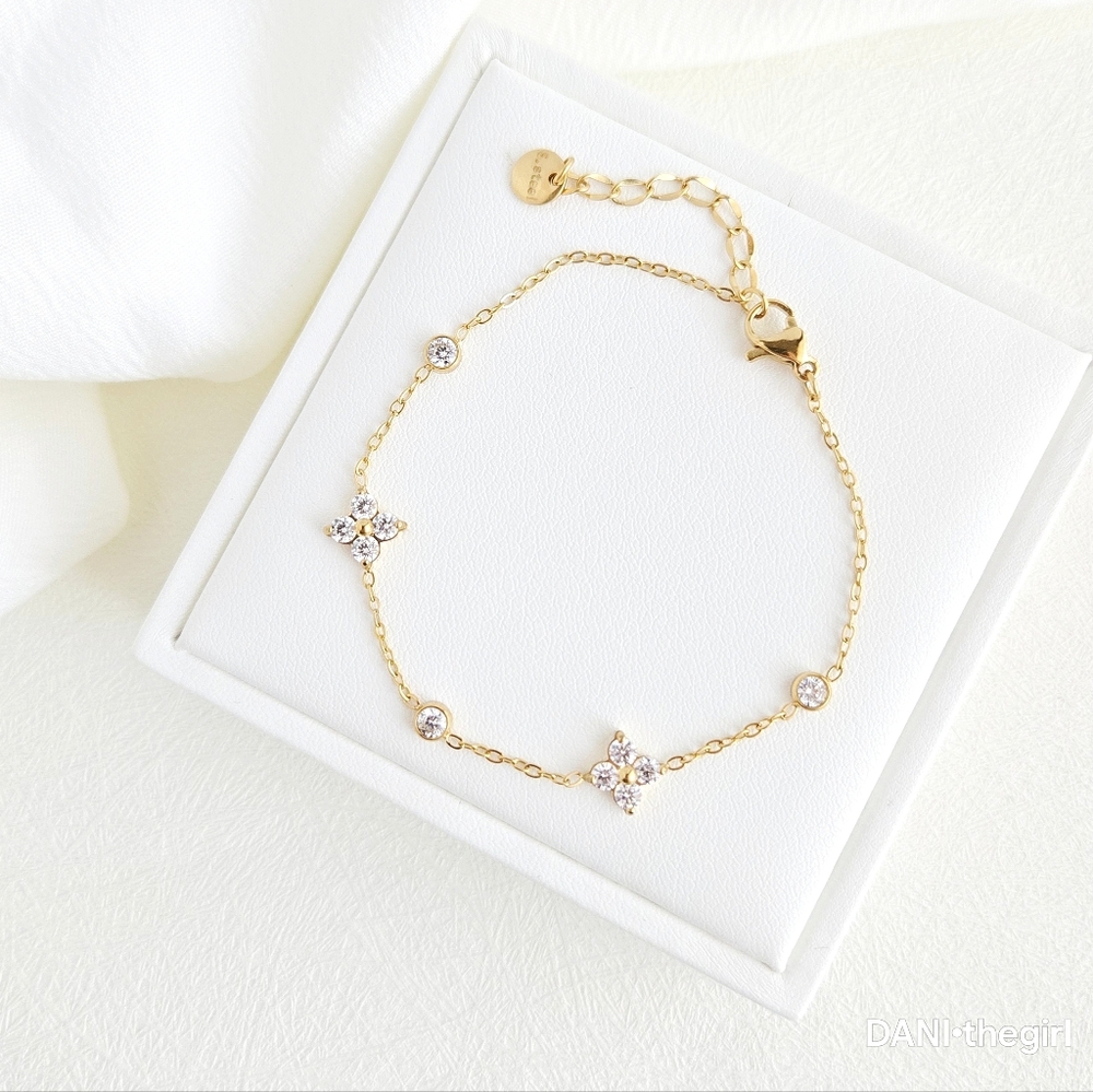 NEW Gold Dainty Zircon Clover Bracelet